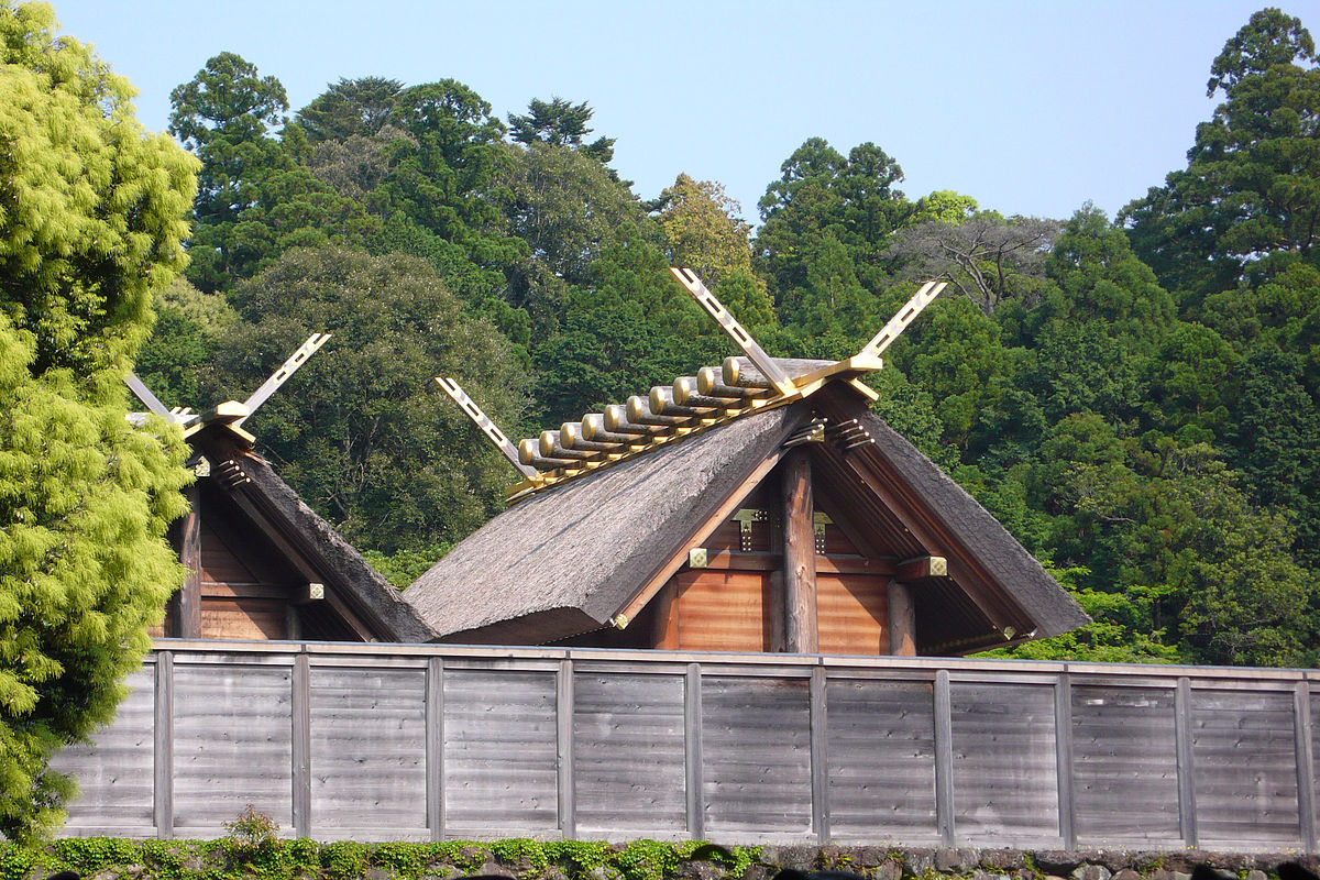  El "naiku" del Santuario de Ise es de acceso restringido, por eso la foto desde fuera de las vallas protectoras.