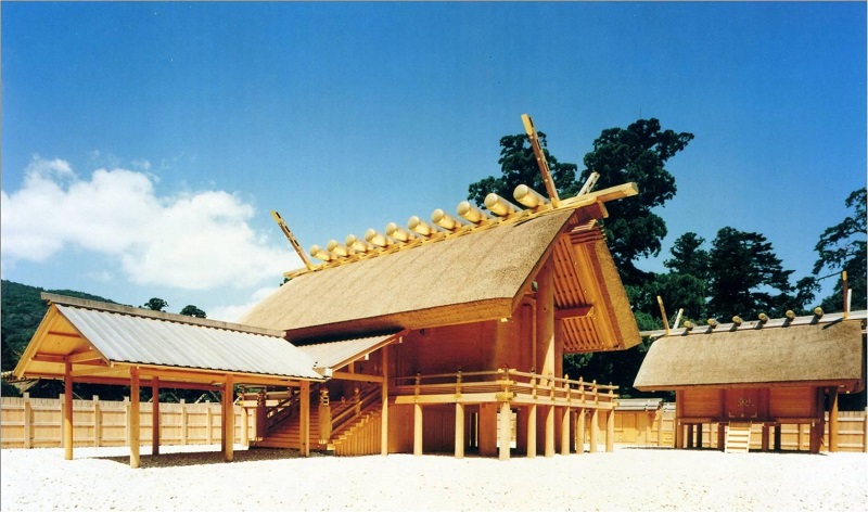 Santuario de Ise en Japón. Ciertas secciones se reconstruyen cada veinte años, desde el siglo seis de nuestra era.