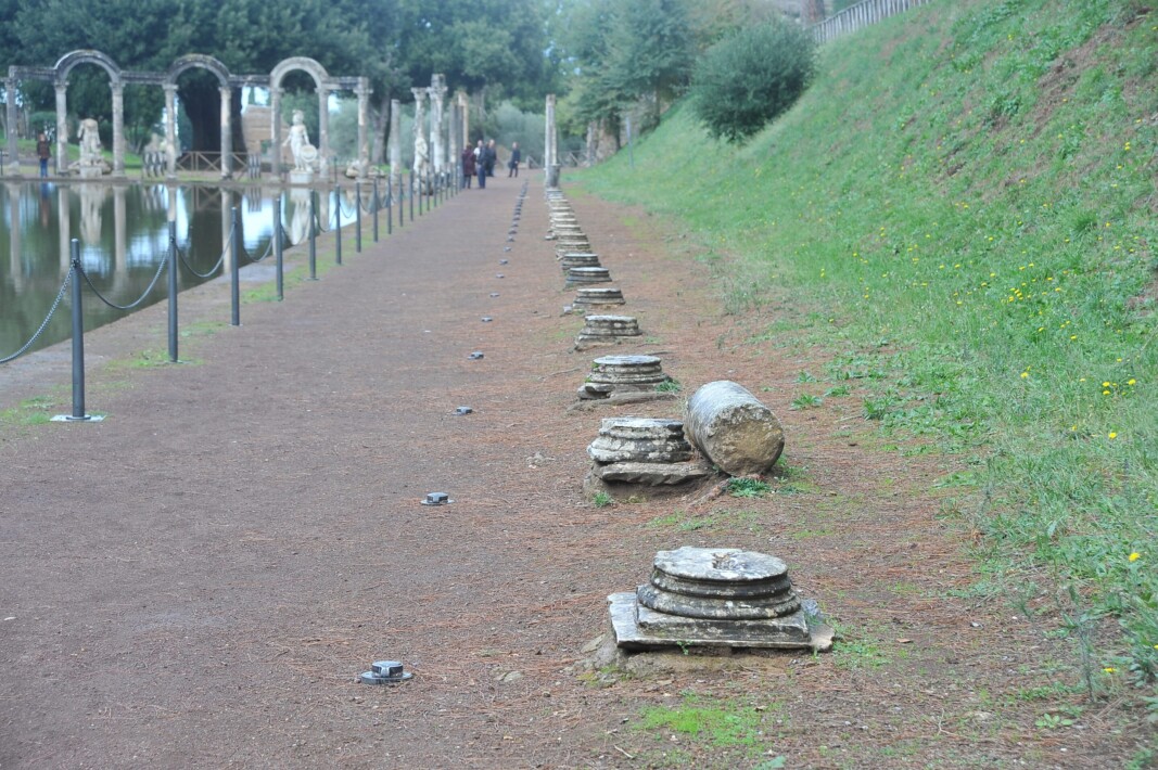 Citas del pasado, entre los muros despojados, de cualquier tiempo, de la Villa Adriana.