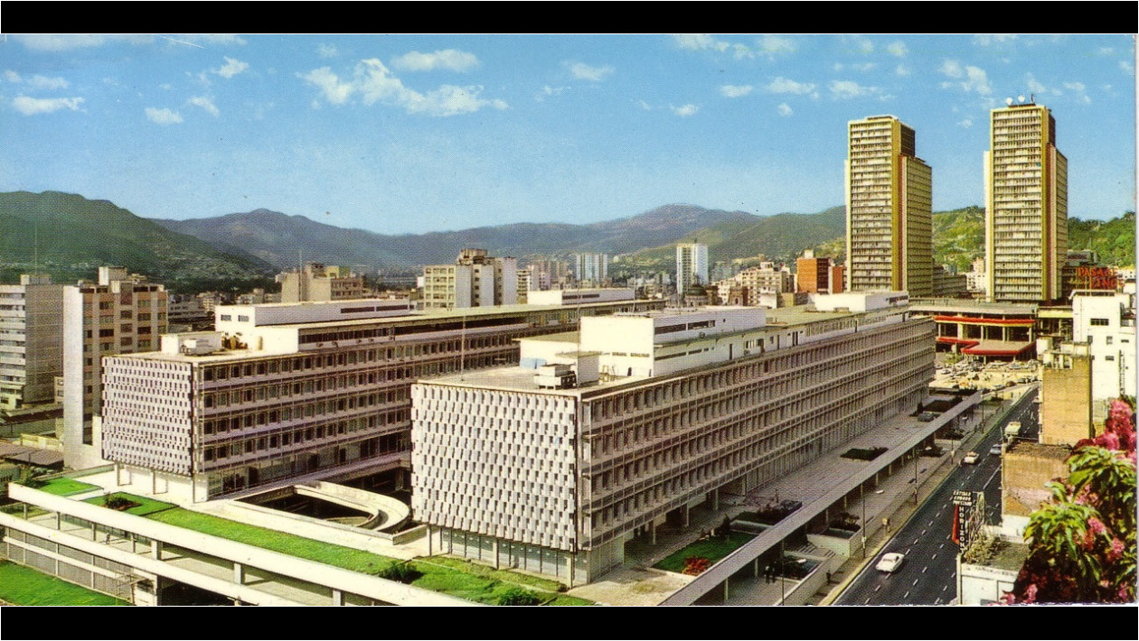 13. Los edificios de J.A. Ron Pedrique (1962).