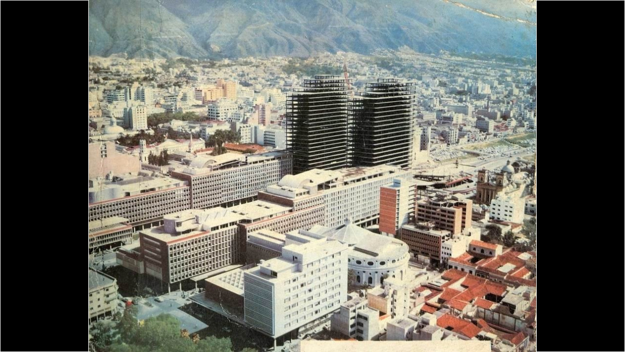 4.Las torres todavía con la altura de proyecto (1954).