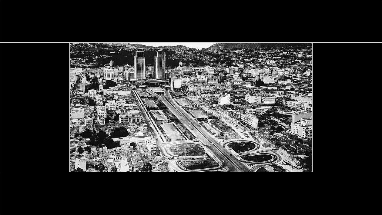 4a. La Ave. Bolívar en 1955. Abajo La Hoyada.