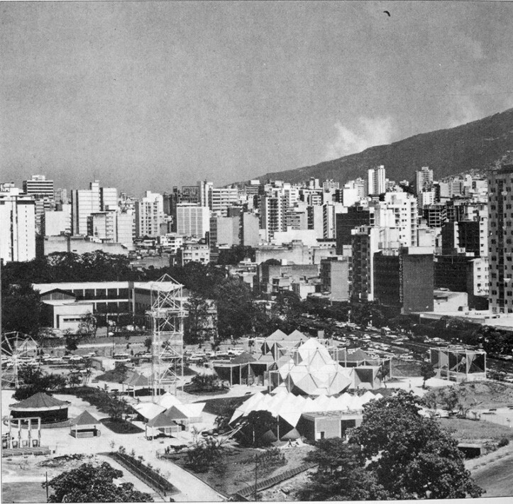 11. Del lado Norte de la Ave. el Parque El Conde