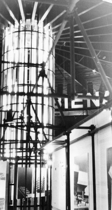 19.La Bienal en la Planta Baja del Pabellón cilíndrico