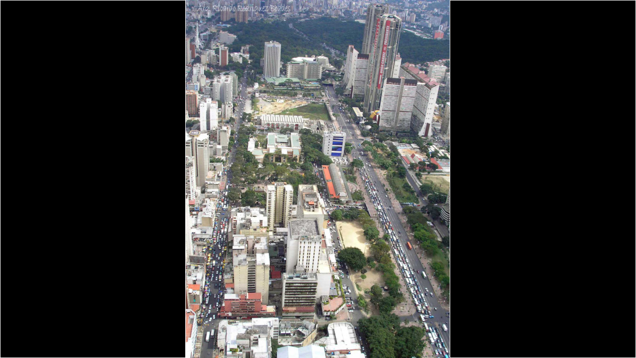 3.Av.Bolívar-Parque Central. Al fondo terrenos del Proy. Bantrab.