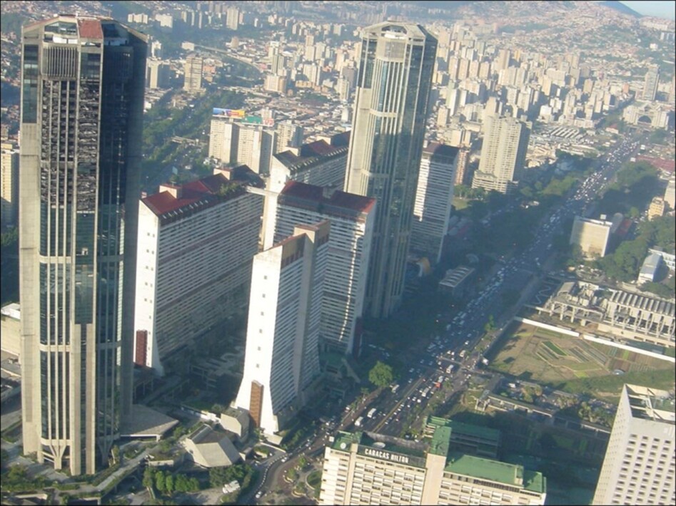 6.Parque Central. A la izq. la Torre Este. abajo el Museo de Arte Contemporáneo.