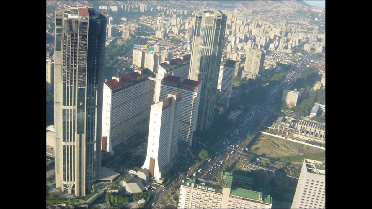 6.Parque Central. A la izq. la Torre Este. abajo el Museo de Arte Contemporáneo.