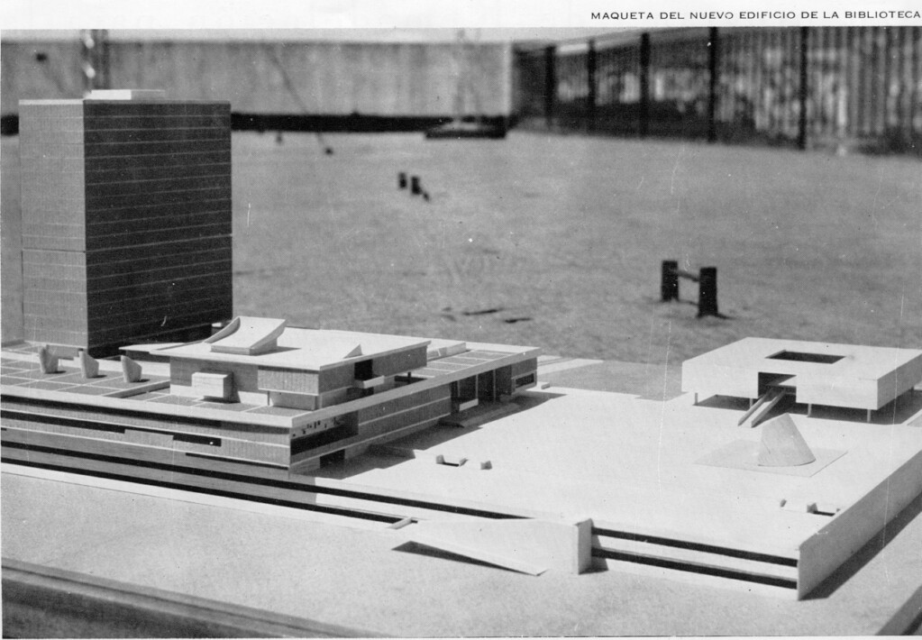 7.Biblioteca Nacional Maqueta