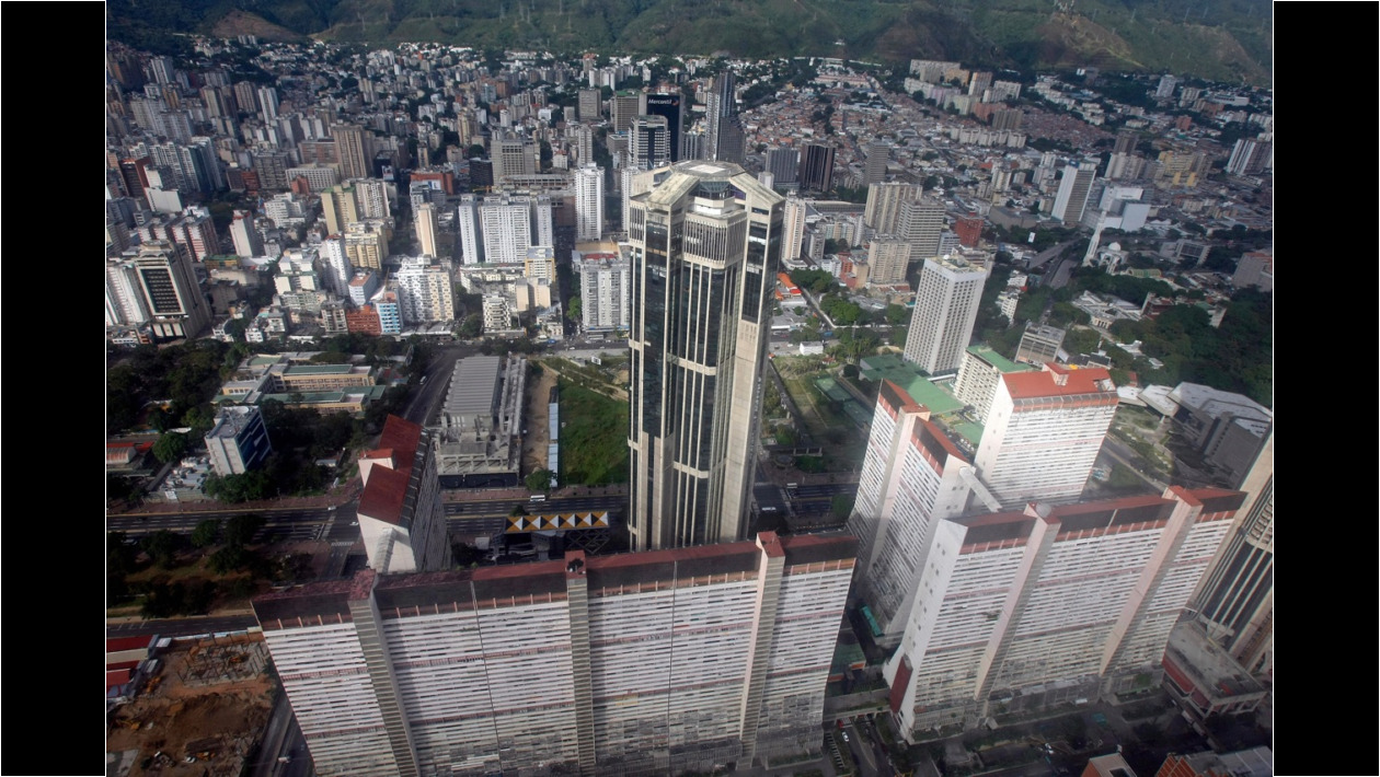 7.Parque Central, Av. Bolívar, Bantrab y la Galería de Arte Nacional (1987).
