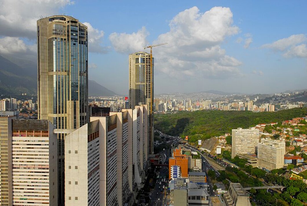 8.Parque Central, los bloques de la Ave. Lecuna.