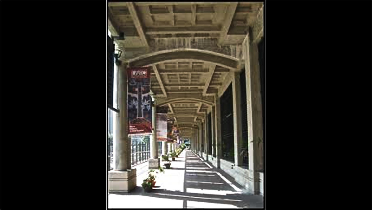10. Pórtico al lado de la Galería de Arte Nacional.