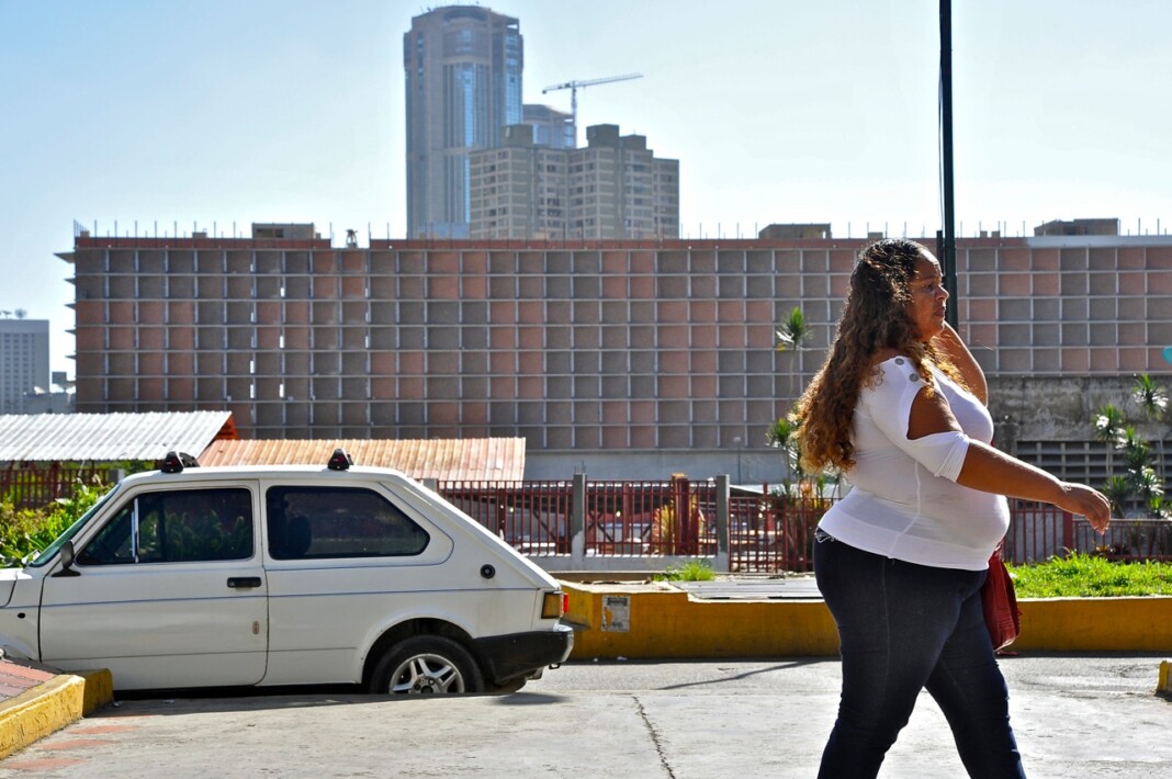 6. El bloque de vivienda al borde de La Hoyada.