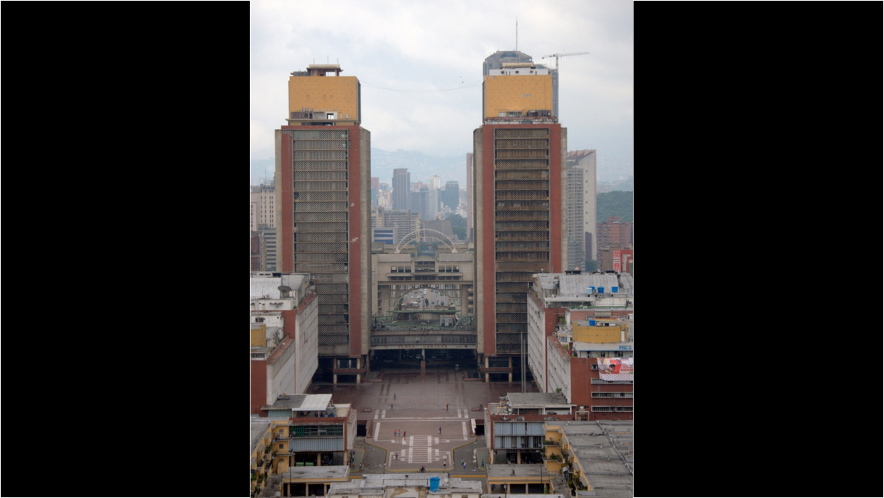 9. Desde El Calvario. Es clara la desproporción del cuerpo central.