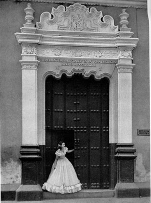 3. La portada barroca del Colegio Chaves (1783).