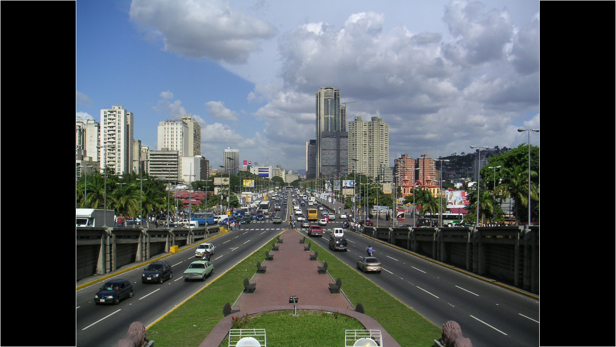 3. Desde el PdeJ hacia el este. Al fondo el Teatro Teresa Carreño y La "Plaza Aérea"