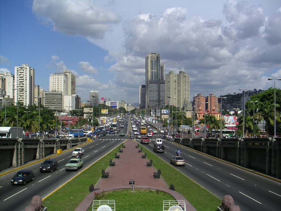 3. Desde el PdeJ hacia el este. Al fondo el Teatro Teresa Carreño y La "Plaza Aérea"