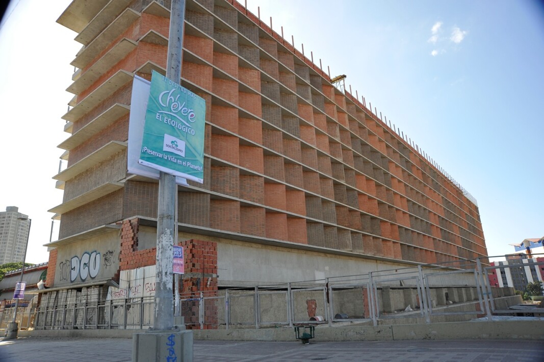 4. El edificio sureste de La Hoyada. Intriga la orientación de las ventanas.
