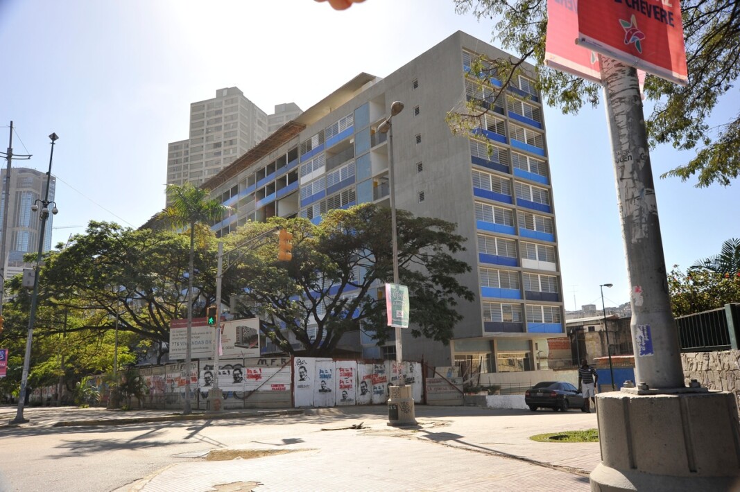 5. Fach. Oeste (sol de frente) del bloque más cercano al Musarq.