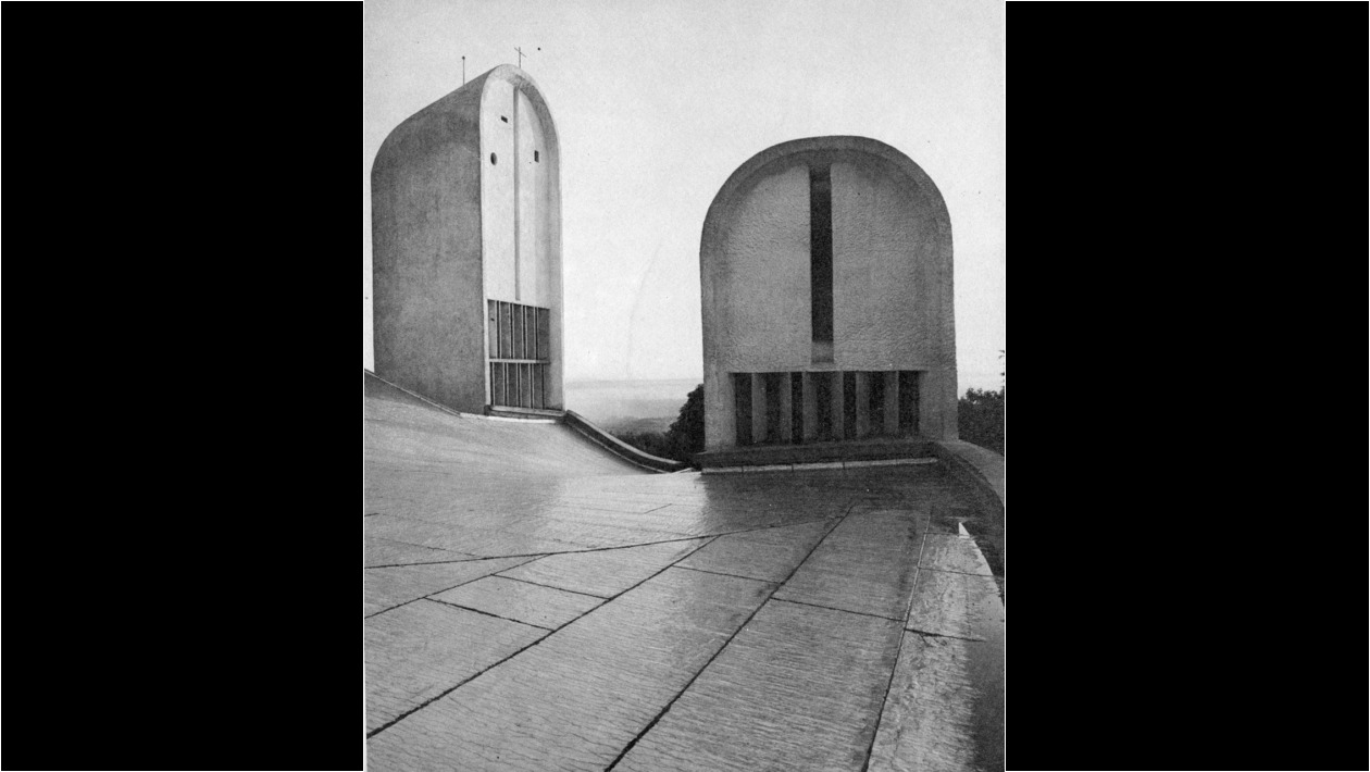 4a.El techo terminado. A la izquierda el campanario