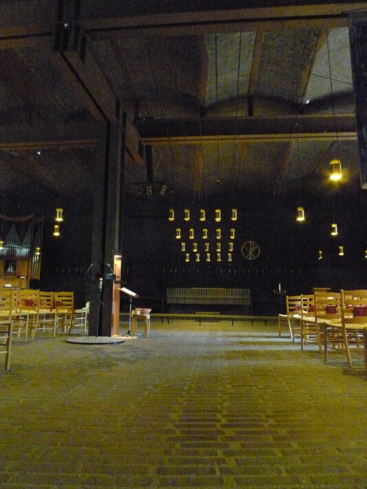 7. El Altar Mayor al fondo.