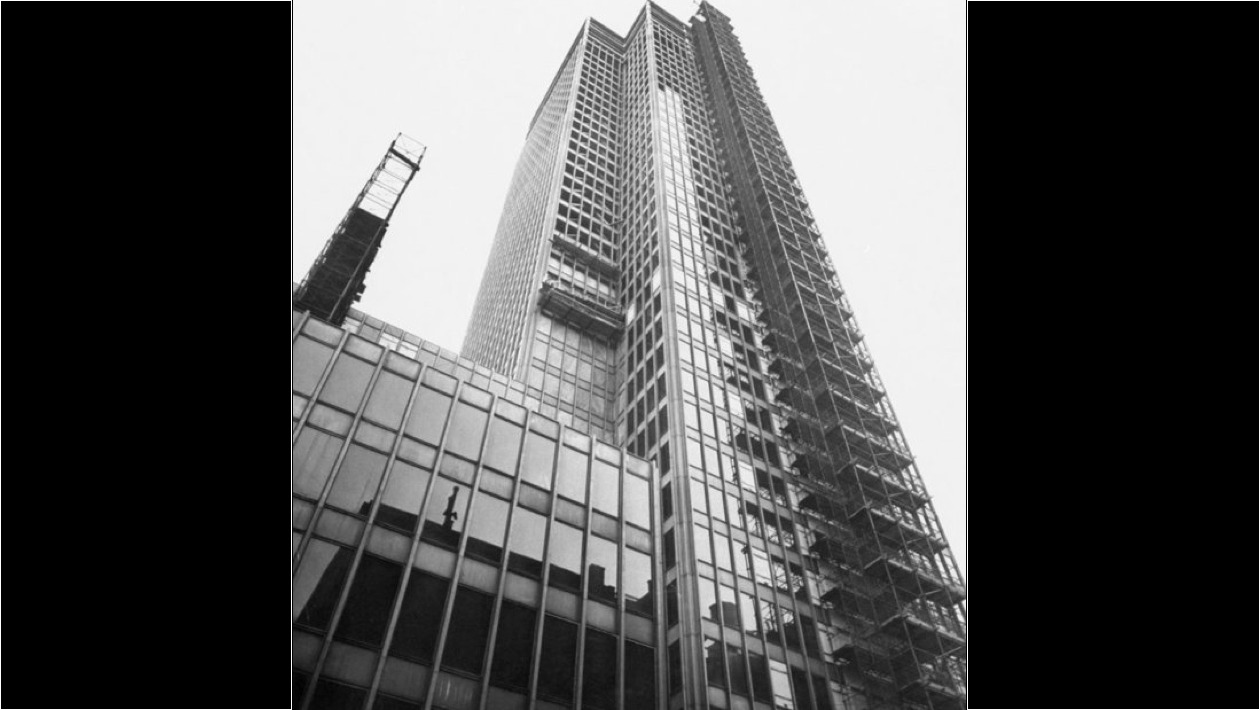 7.El Edificio Seagram en construcción