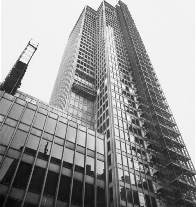 7.El Edificio Seagram en construcción