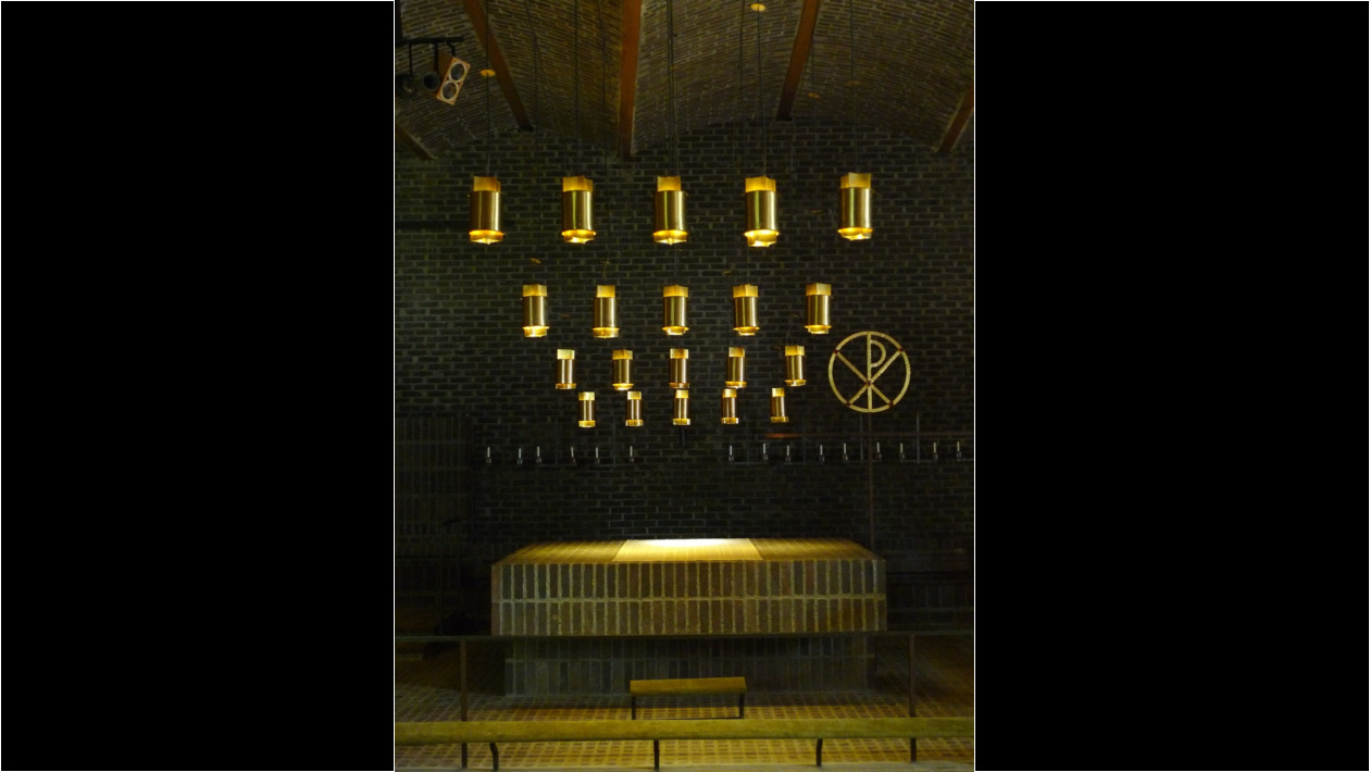 8.El Altar Mayor y las lámparas, tradición nórdica