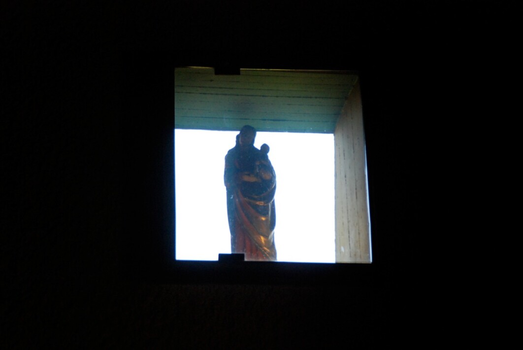 9a.Nuestra Señora en su caja