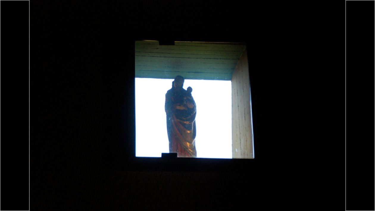 9a.Nuestra Señora en su caja