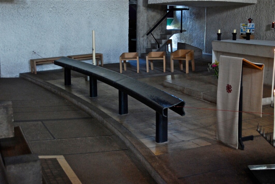 9b.  Altar Mayor. Comulgatorio en hierro fundido