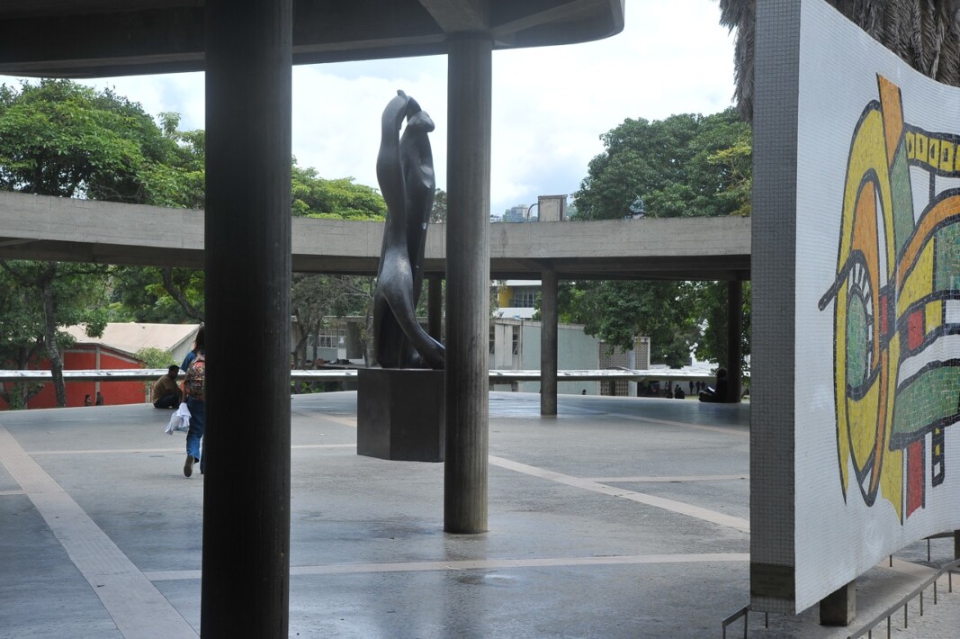 Plaza Cubierta Henri Laurens