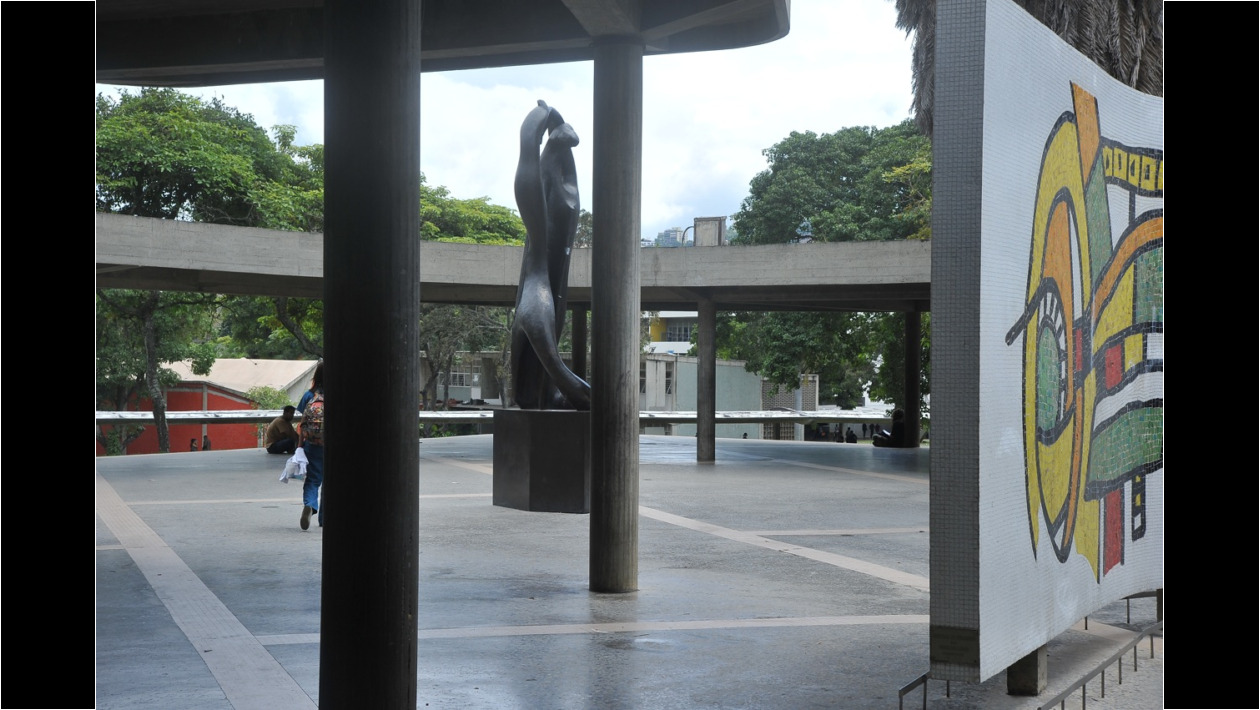 Plaza Cubierta Henri Laurens