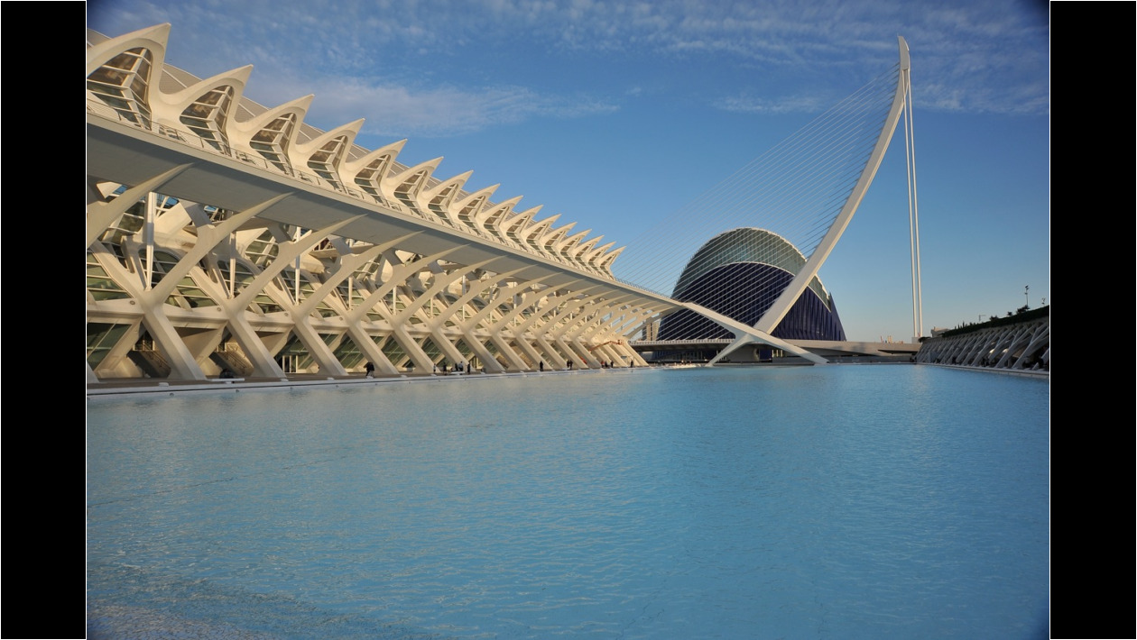 El Museo de Ciencias, el puente y el Ágora