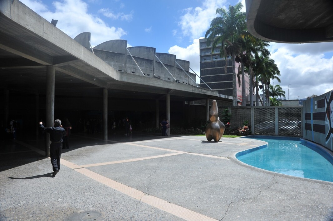 Plaza Cubierta Jean Arp