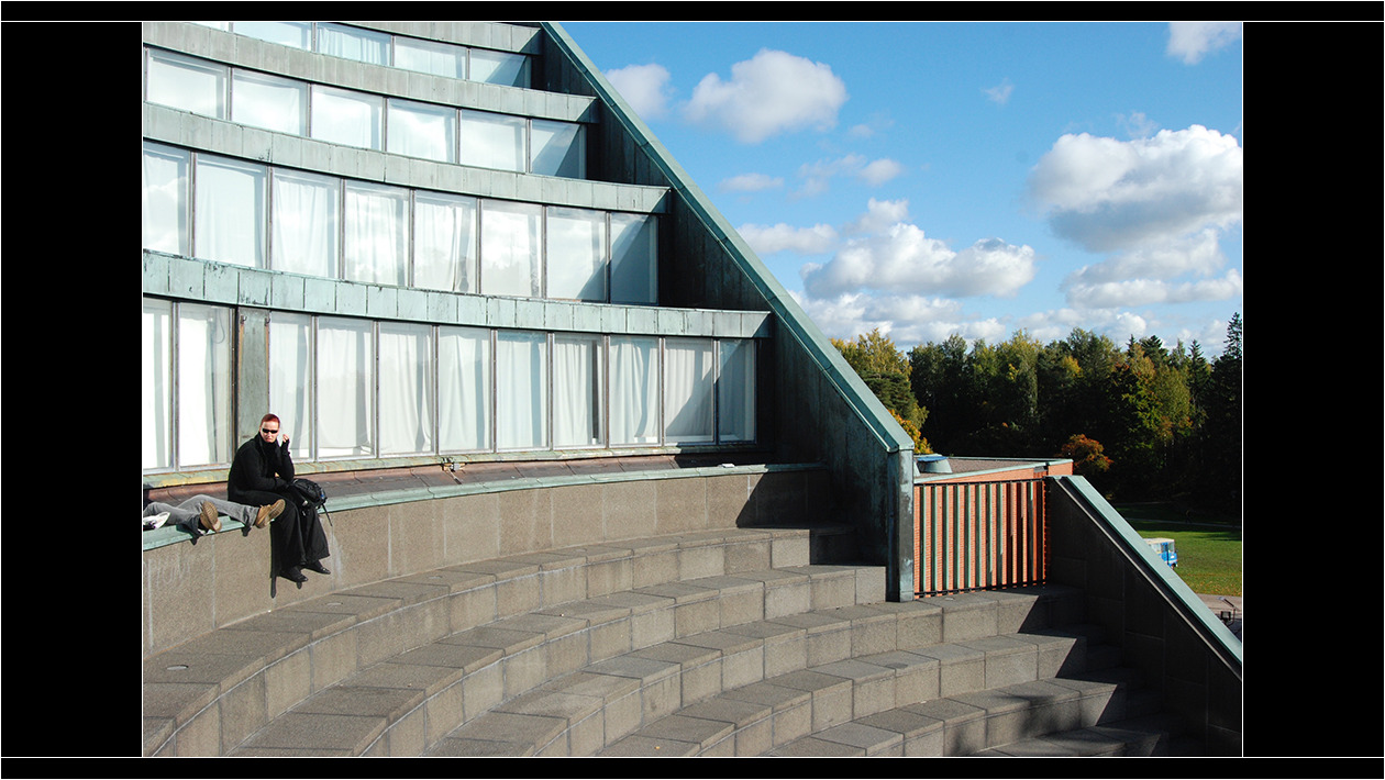 El techo de las salas anfiteátricas de la Univ. Tecn. de Helsinki-Otaniemi