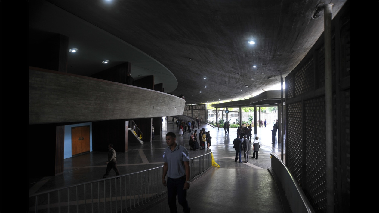 Plaza Cubierta Acceso 2o.piso A Magna