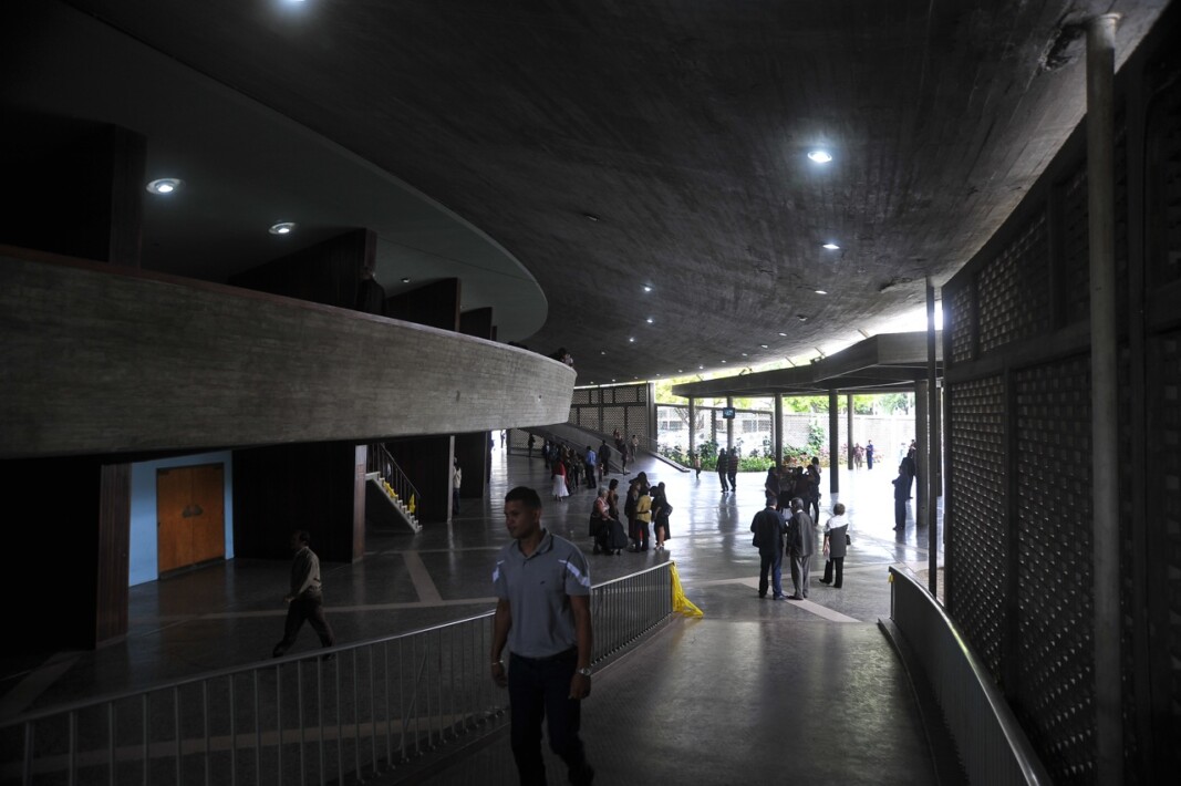 Plaza Cubierta Acceso 2o.piso A Magna