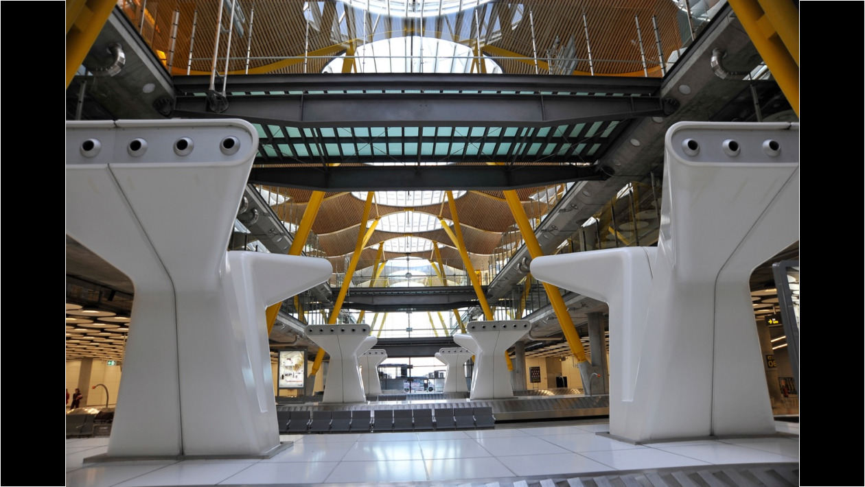 La Catedral del equipaje, en la Terminal 4 de Barajas, Madrid.