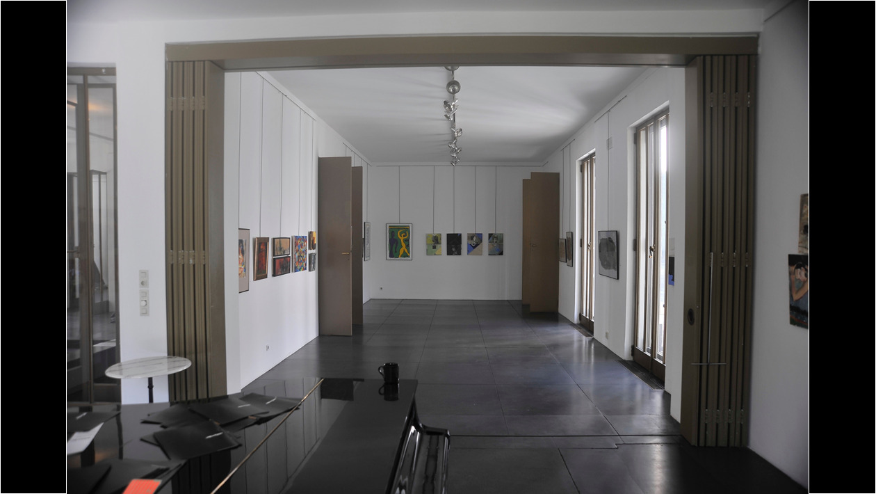 El salón principal se usa hoy para conciertos. Es evidente la excesiva altura.