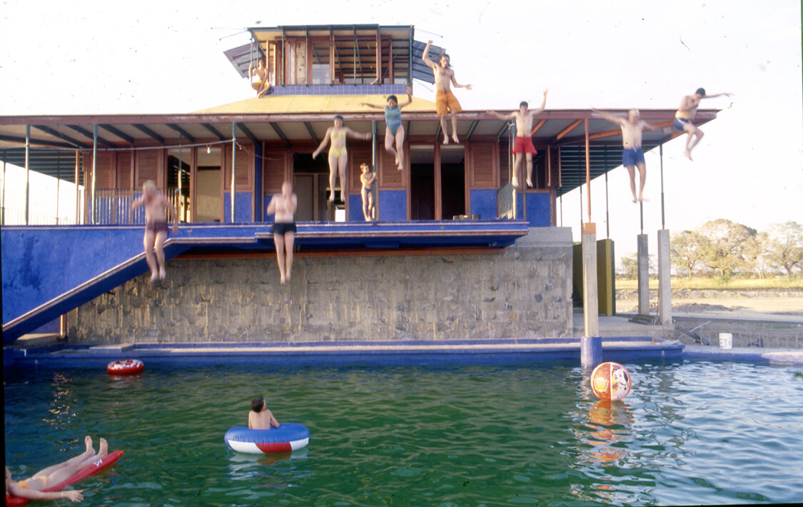 Amigos estuvieron con el jurado y luego celebraron