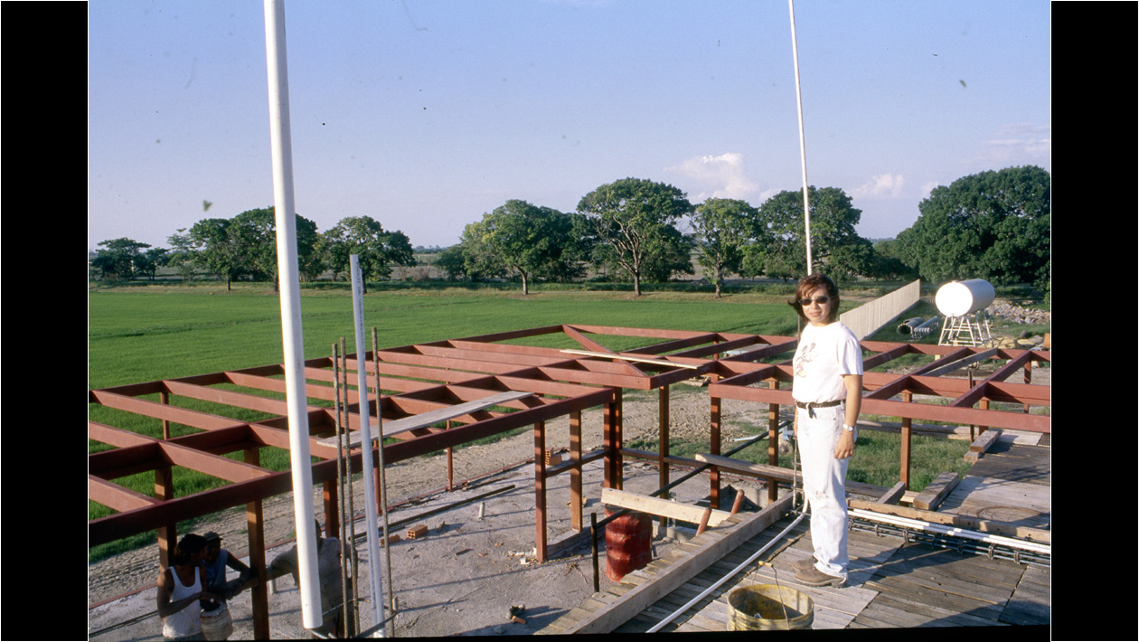 Carolina inspecciona.